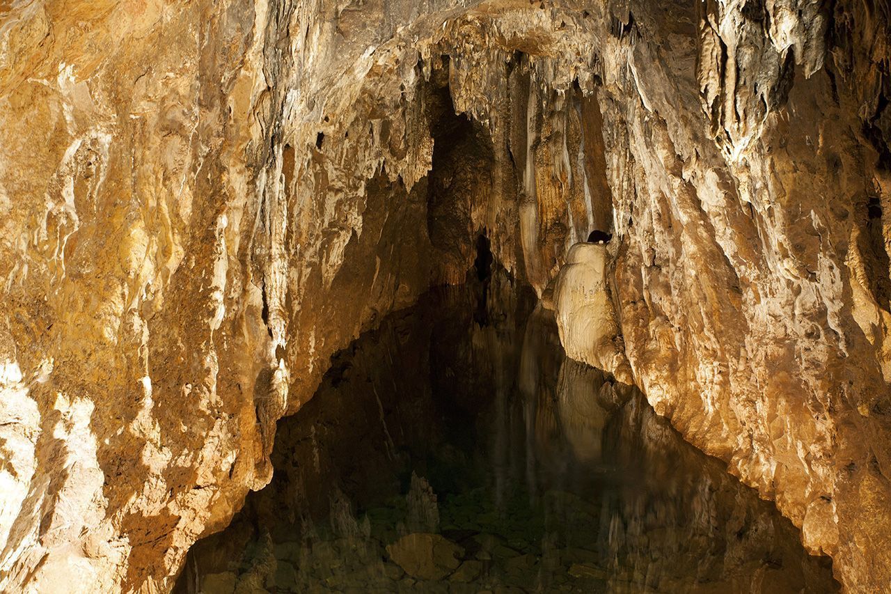 imagen de las cuevas de Fuentes de León