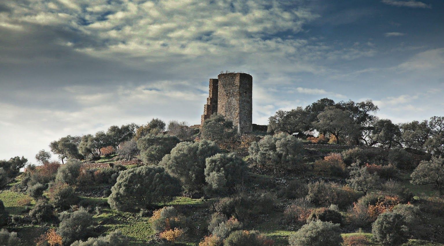 imagen del castillo del Cueno de Fuentes de León