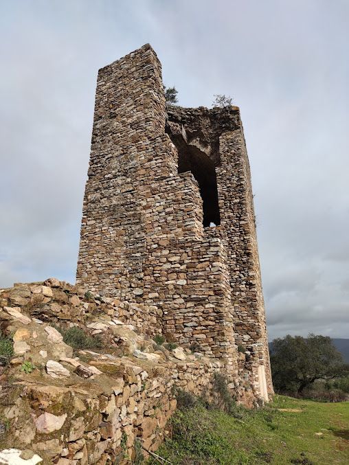 imagen del castillo del Cueno de Fuentes de León