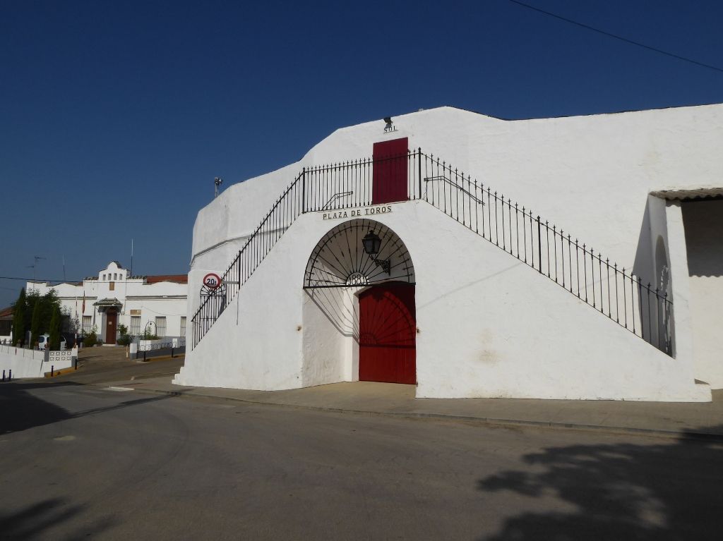 imagen de la plaza de toros de Fuentes de León